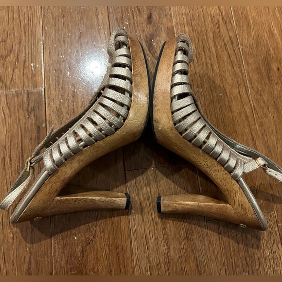 Michael Michael Kors Wooden Heel Sandals Retro Gold Size 5.5 - Picture 6 of 6